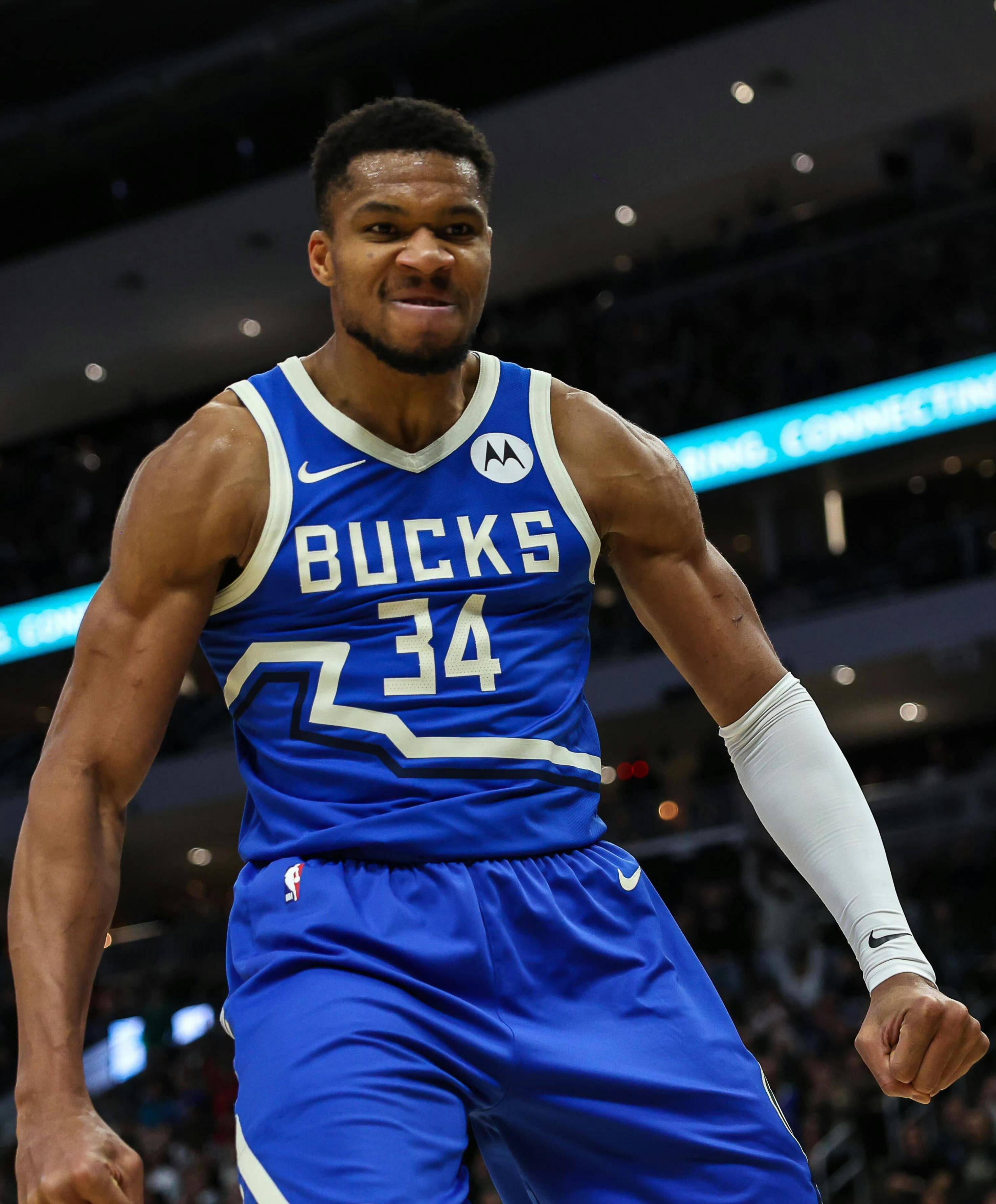 马刺碾压奇才,字母哥惊艳世界 马刺碾压奇才,字母哥惊艳世界