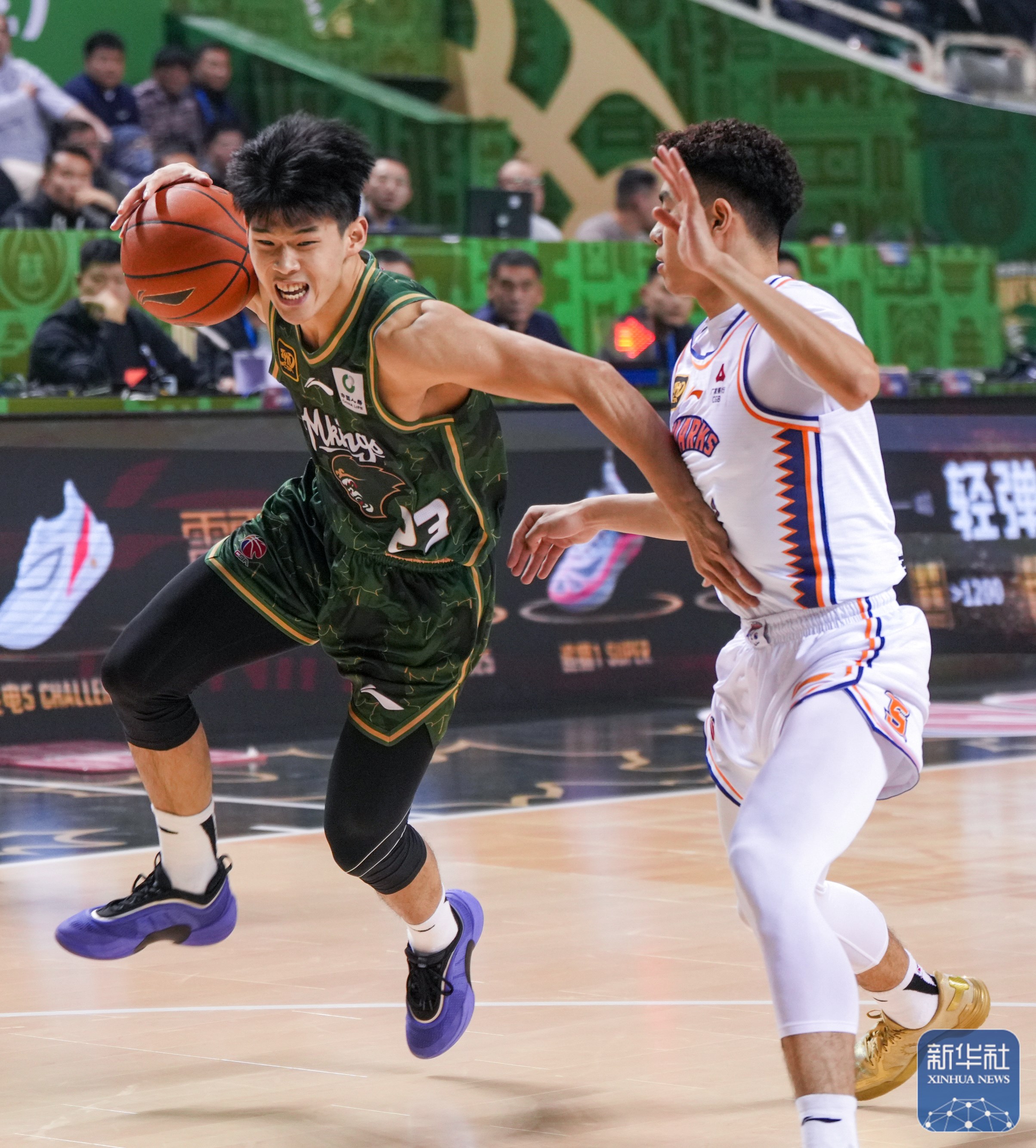 上海队在比赛中获得胜利，表现不俗