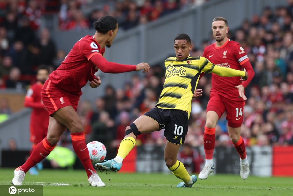 利物浦客场惨败沃特福德,领先被追近 利物浦客场惨败沃特福德,领先被追近