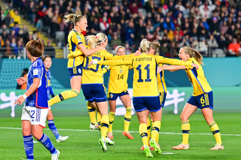 瑞典队在女足比赛中表现出色 瑞典队在女足比赛中表现出色