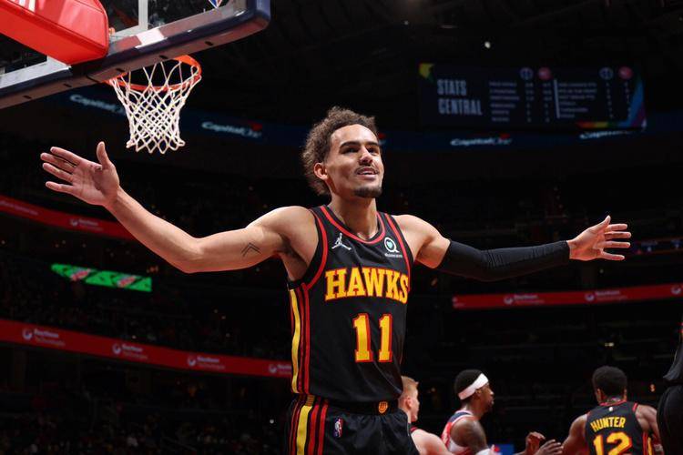 老鹰崛起!特雷杨分狂轰压哨 老鹰崛起!特雷杨分狂轰压哨