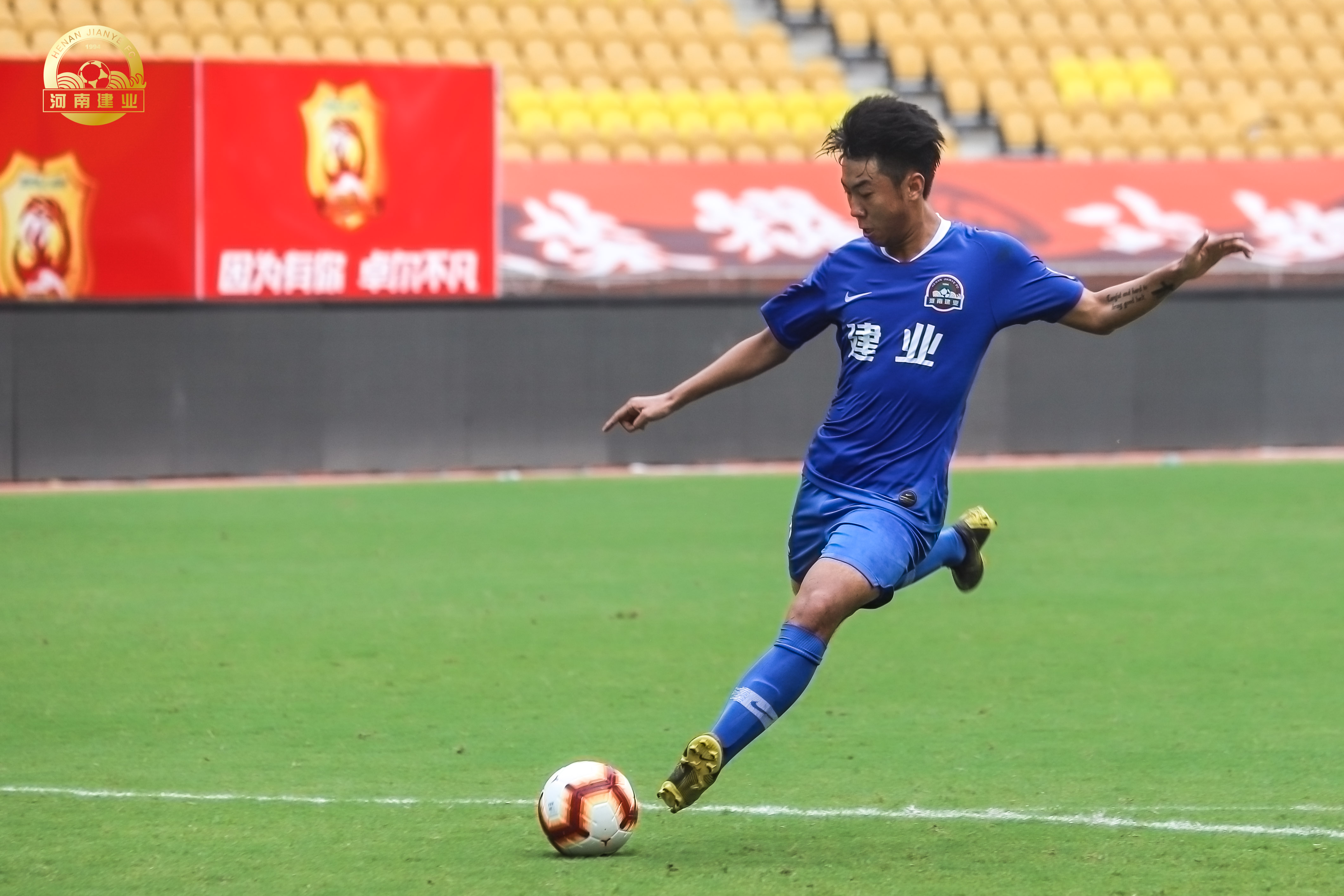 河南建业逆转武汉卓尔，全取三分