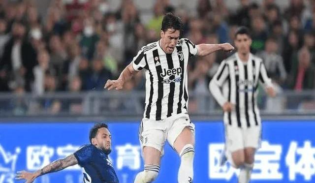 曼城轻松晋级，欧冠梦想继续