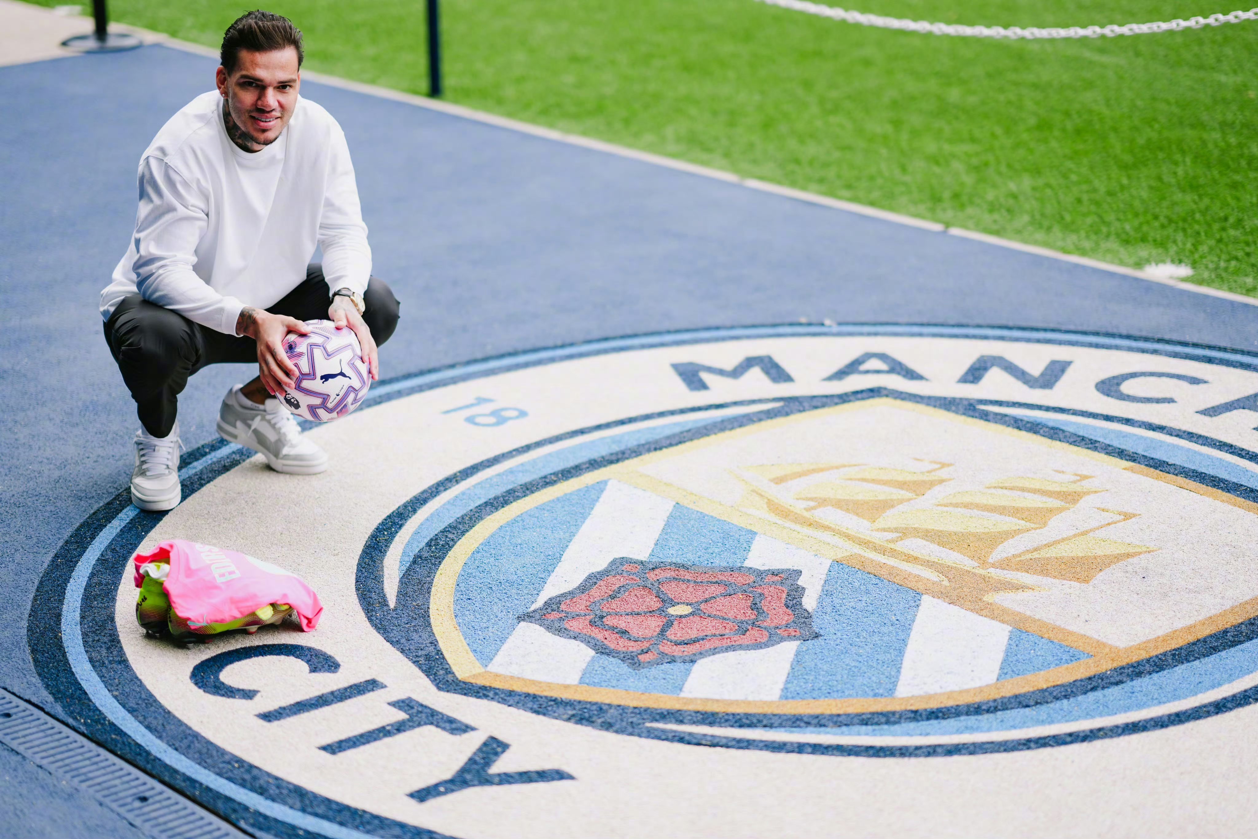 曼城轻松晋级，欧冠梦想继续