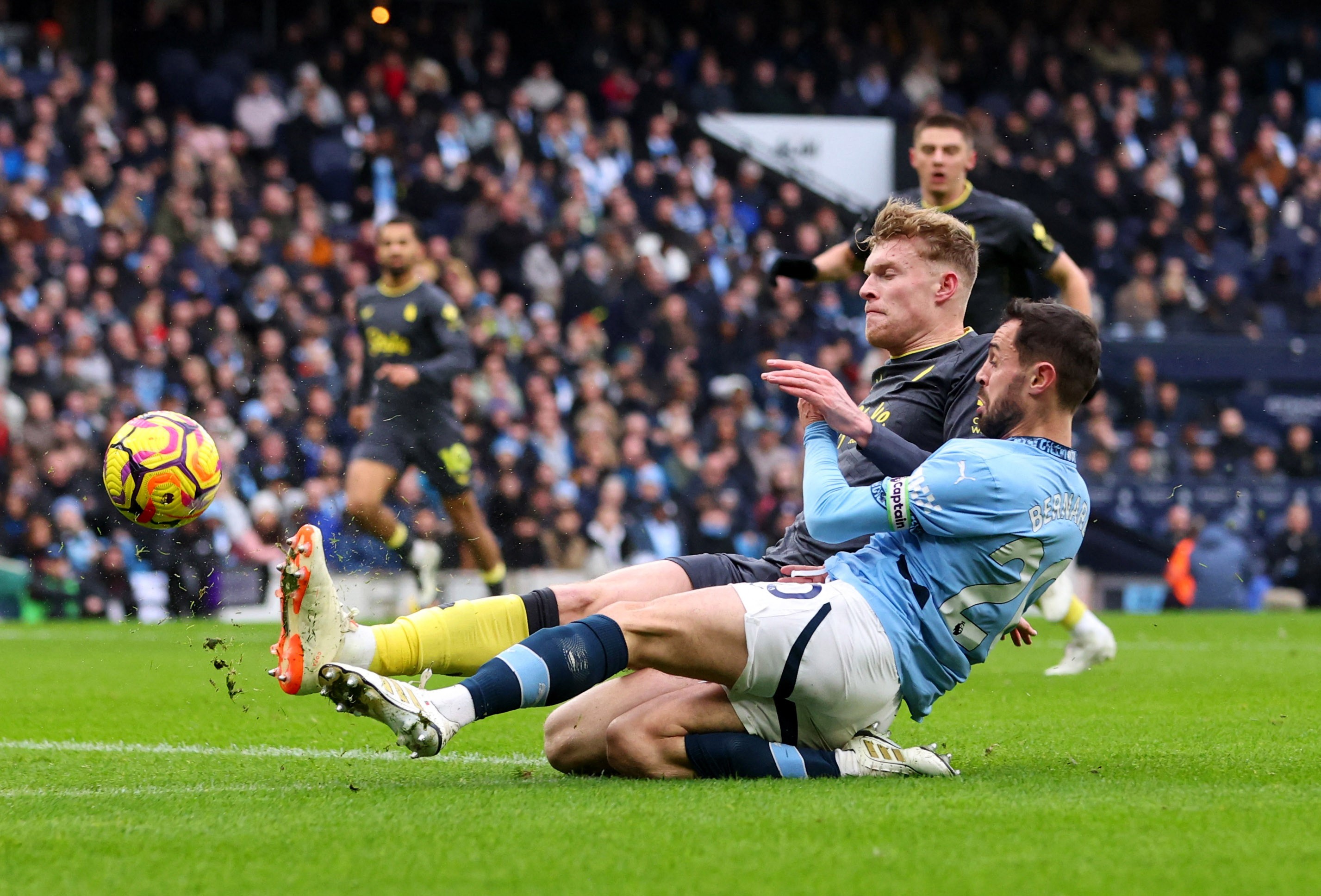 顶尖球队之间的对决备受瞩目