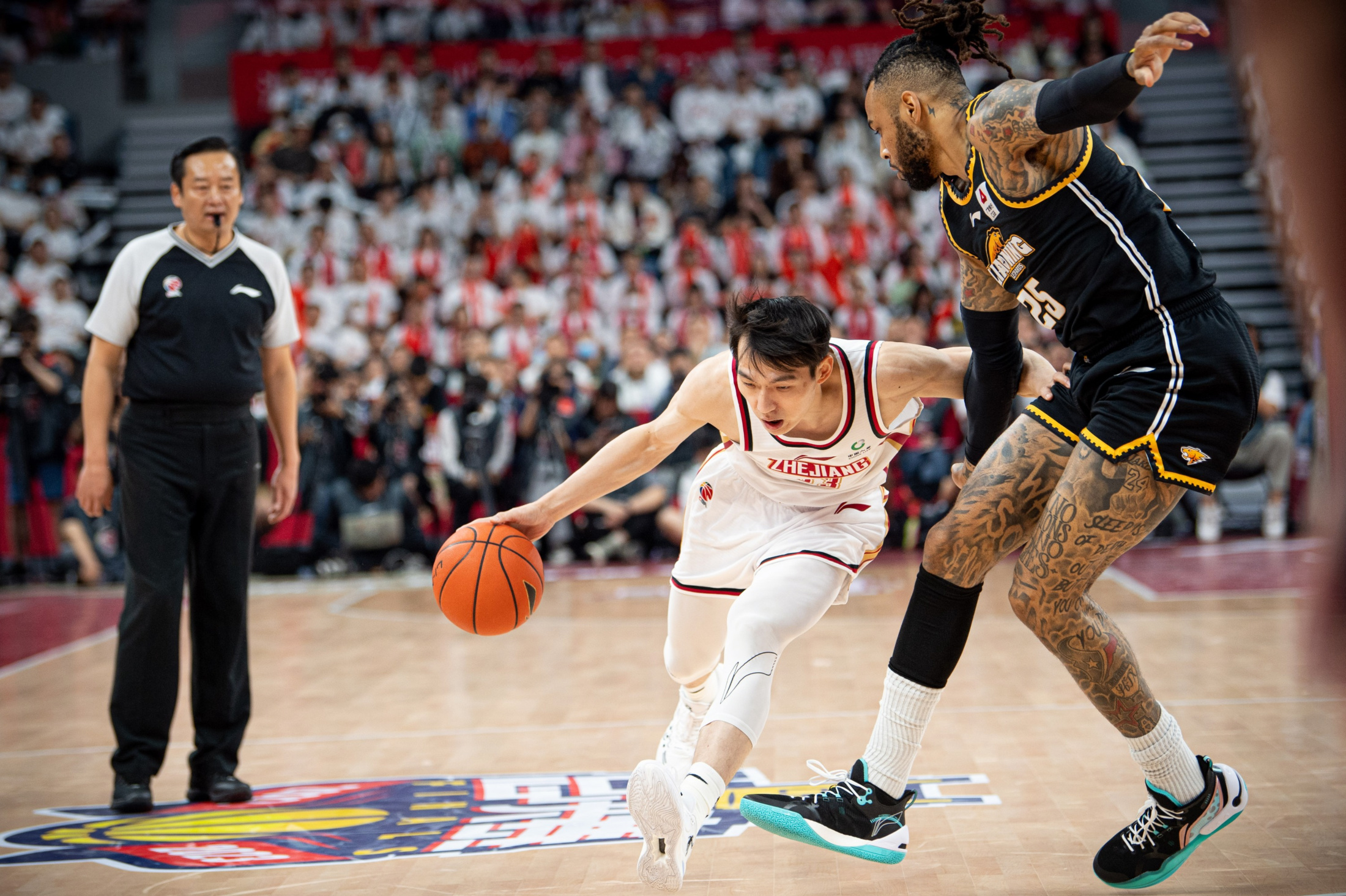 新疆男篮交战胜利，继续领先积分榜的简单介绍