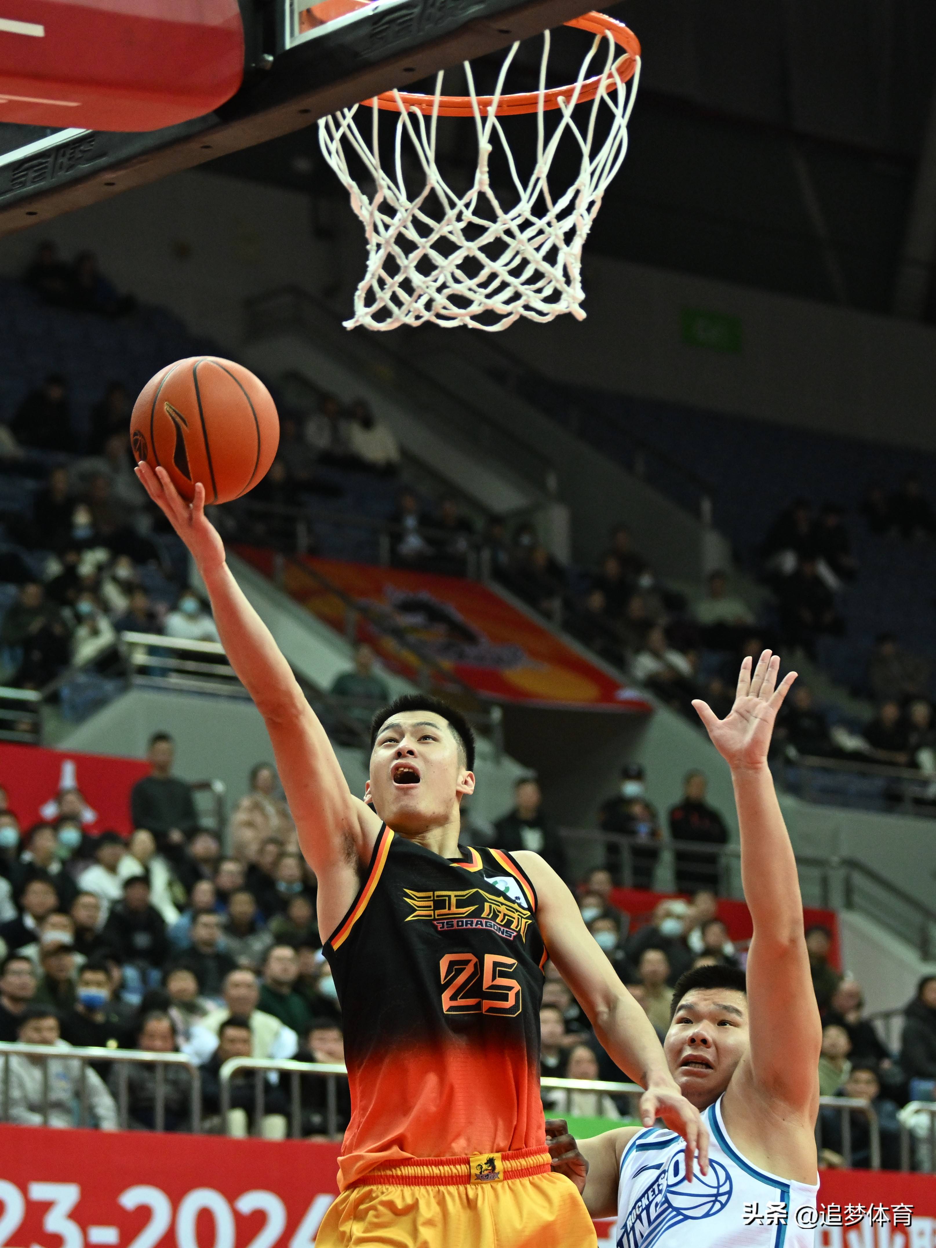 北京队在今日的比赛中大胜江苏队 北京队在今日的比赛中大胜江苏队