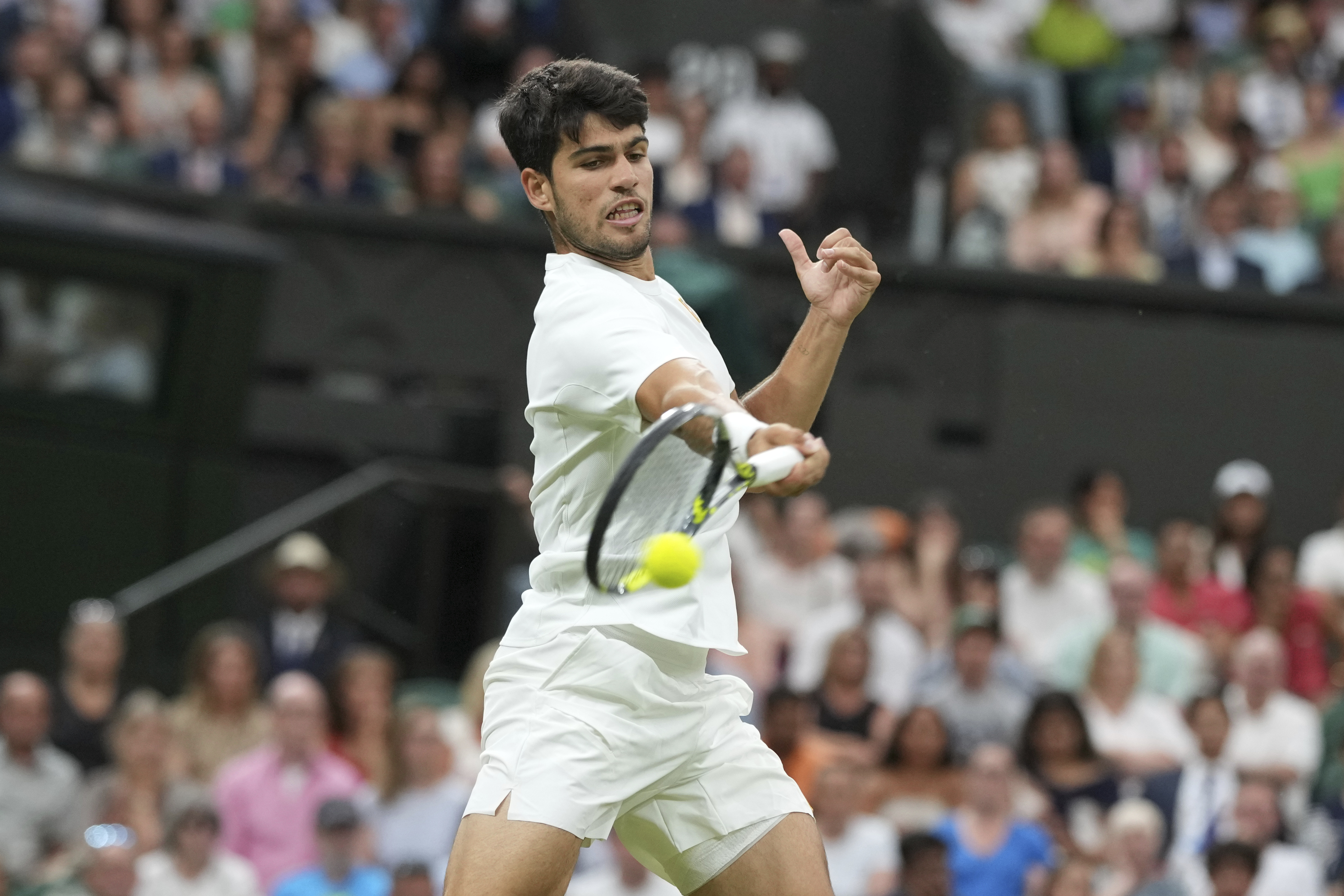 关于温网险胜ATP总决赛，阿尔卡拉斯统治全场的信息