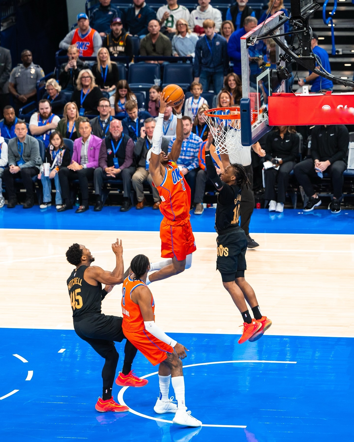 包含骑士险胜广州队，范弗利特状态火热的词条