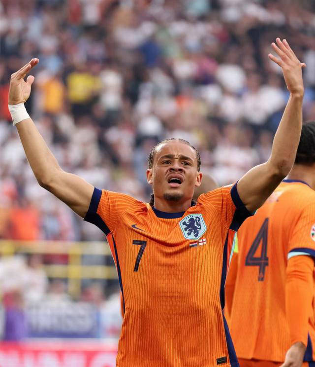 英格兰队逆转奥地利队，马龙关键制胜的简单介绍