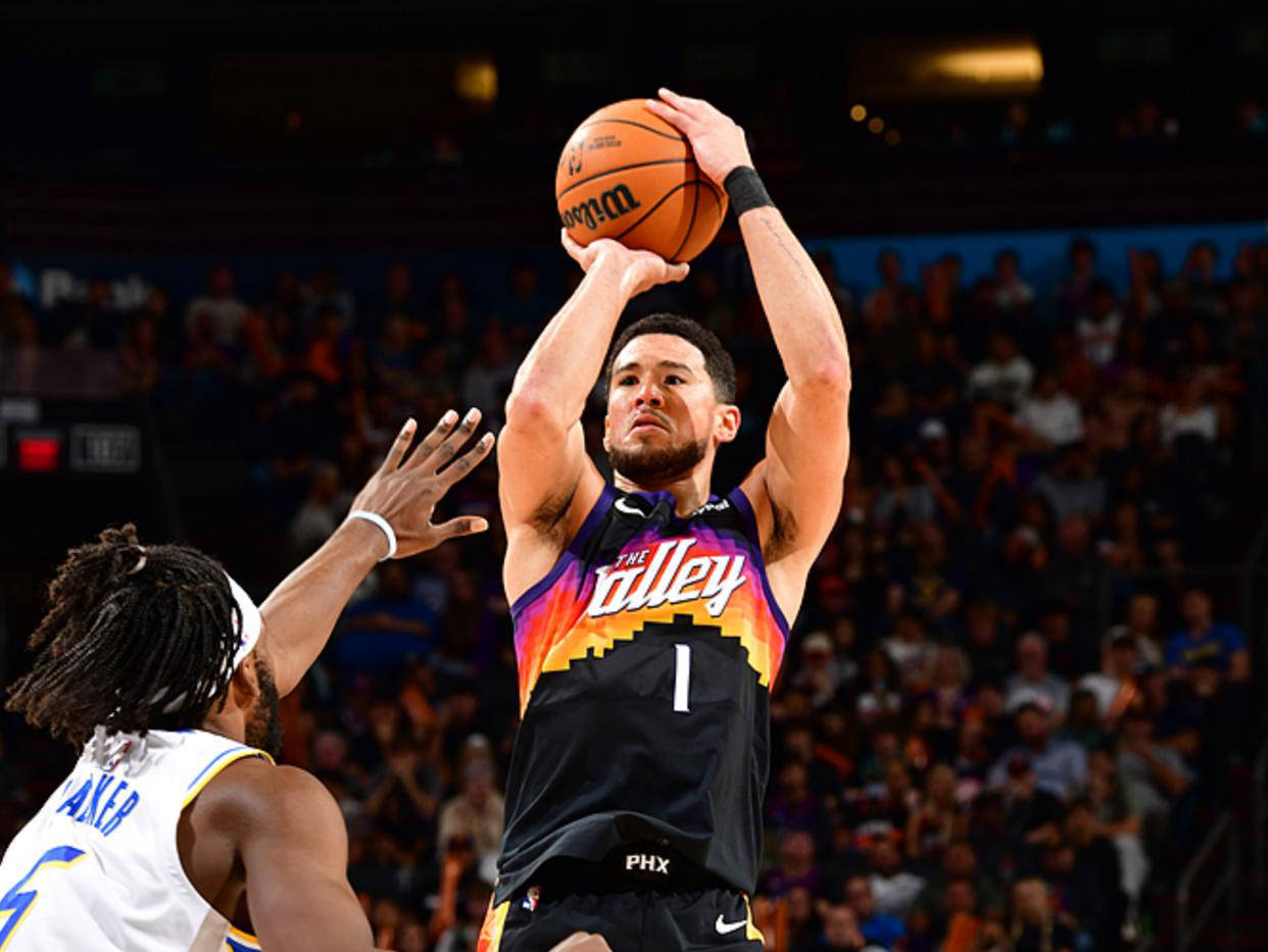 爵士横扫步行者，布克高光表现