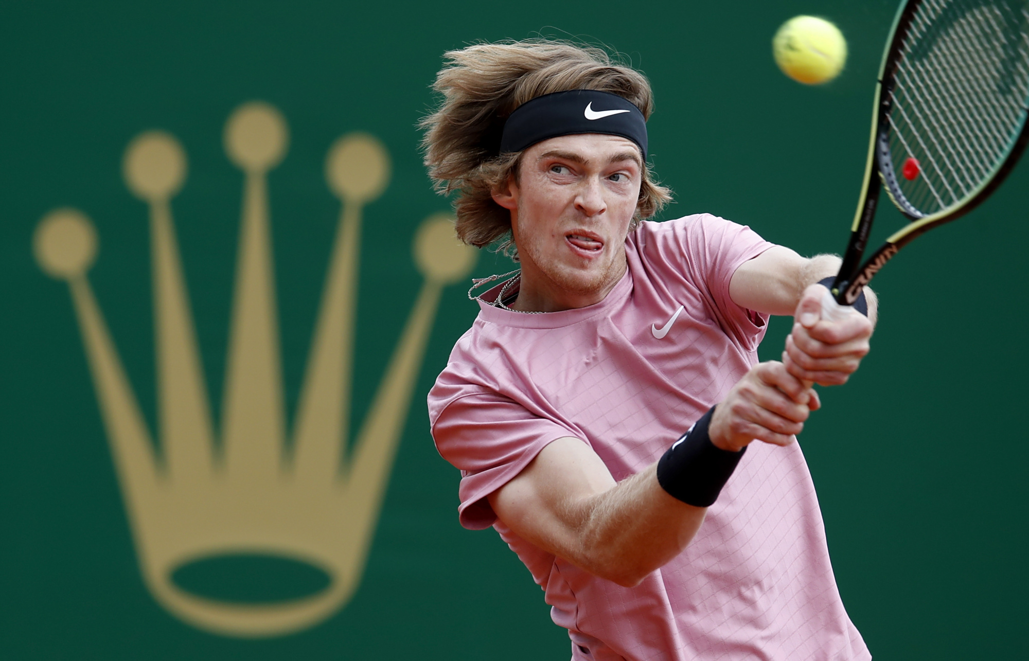 关于蒙特卡洛大师赛绝杀ATP总决赛，西西帕斯点燃赛场的信息