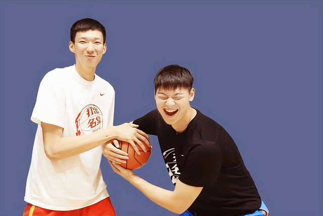 浙江队逆转广州队，王哲林扛起全队