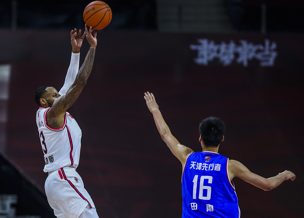 浙江队险胜天津队，易建联刷新纪录