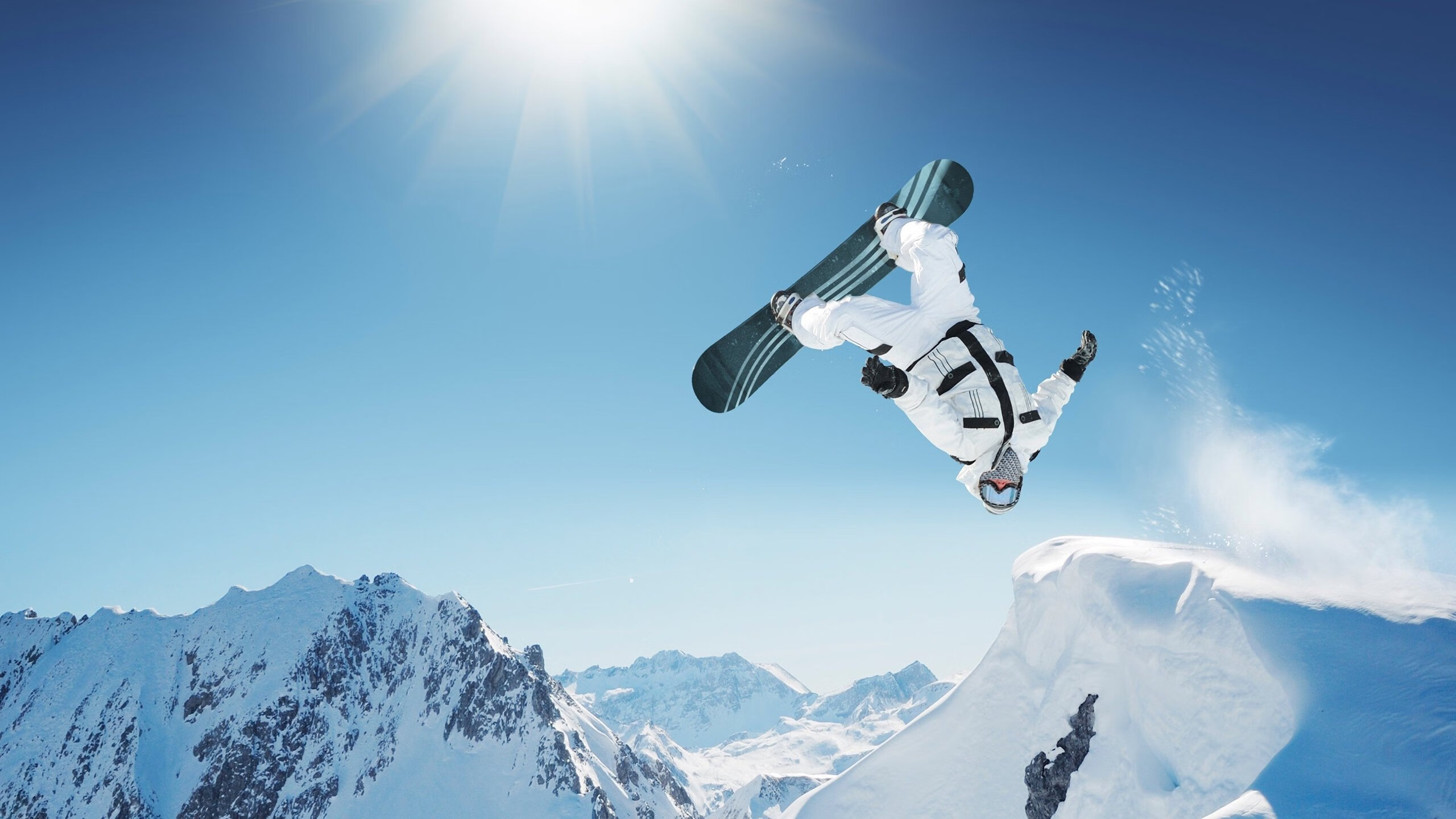 赛道与球场的双重奏,F1揭幕战悬念与湖人速胜的启示